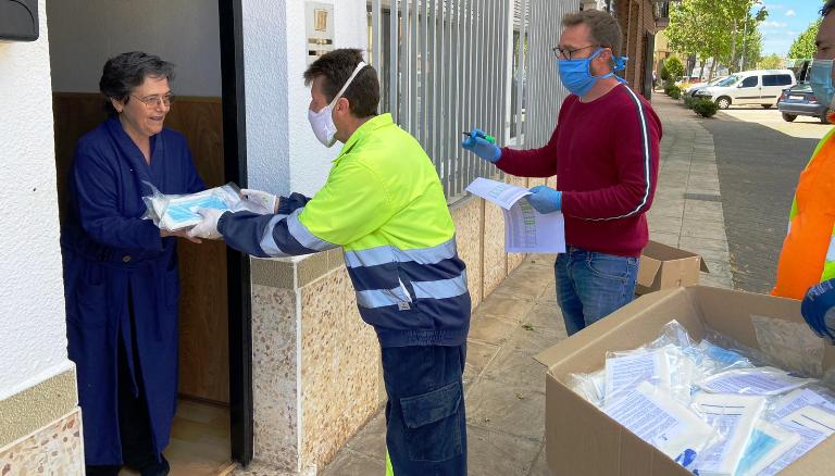 reparto de mascarillas